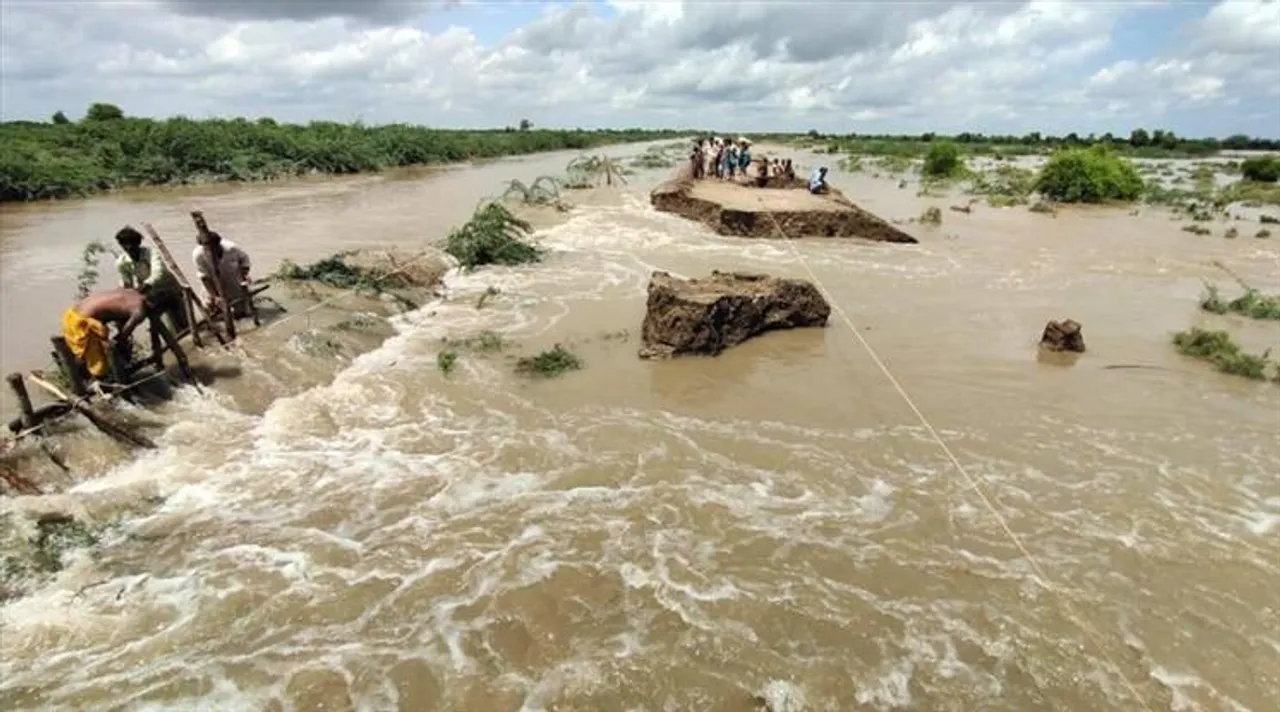 পাকিস্তানে ভয়াবহ বন্যা, হাজার পার করল মৃত্যু সংখ্যা