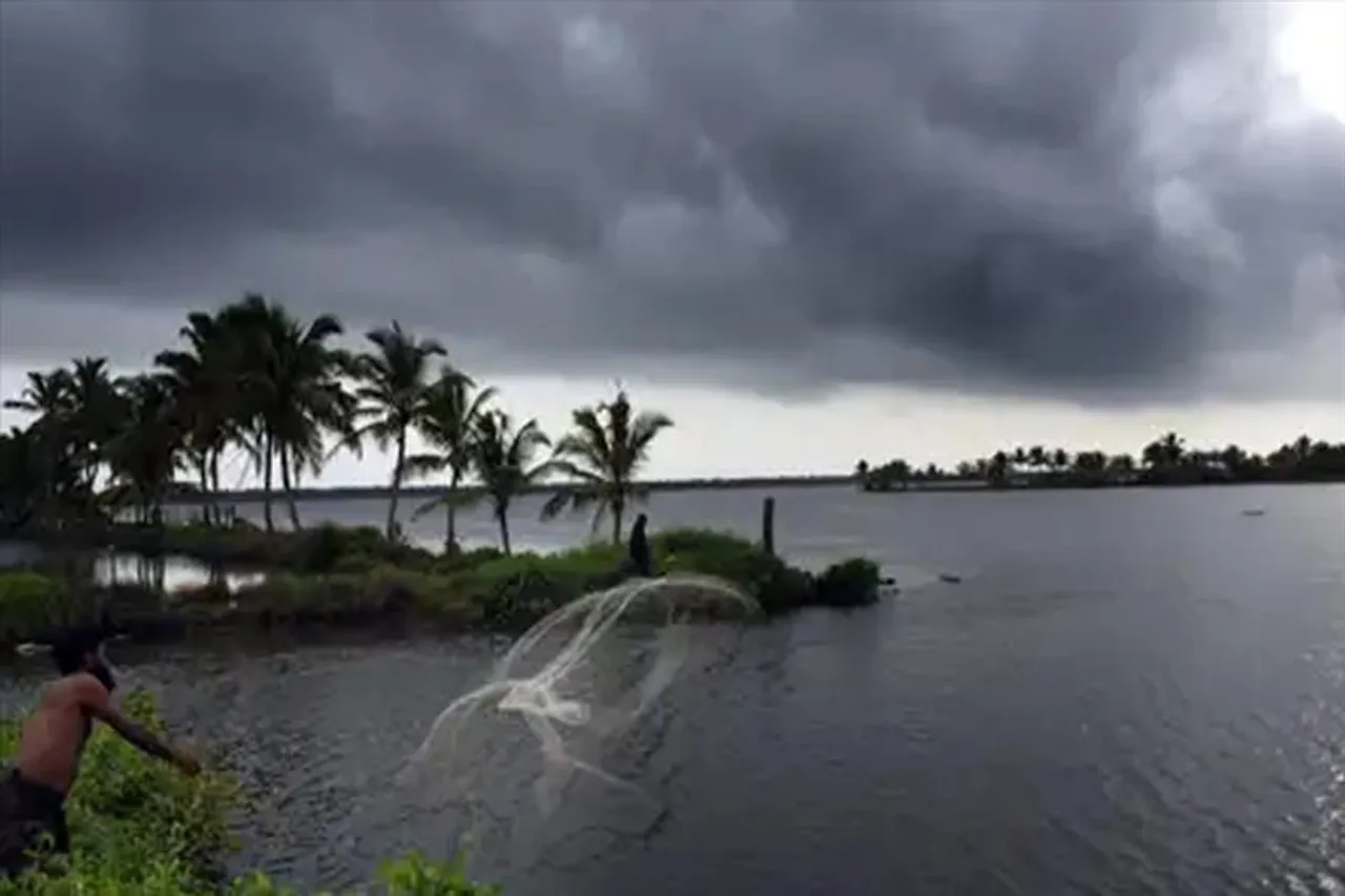 আগামী সপ্তাহে ভারী বৃষ্টির পূর্বাভাস, জারি কমলা সতর্কতা