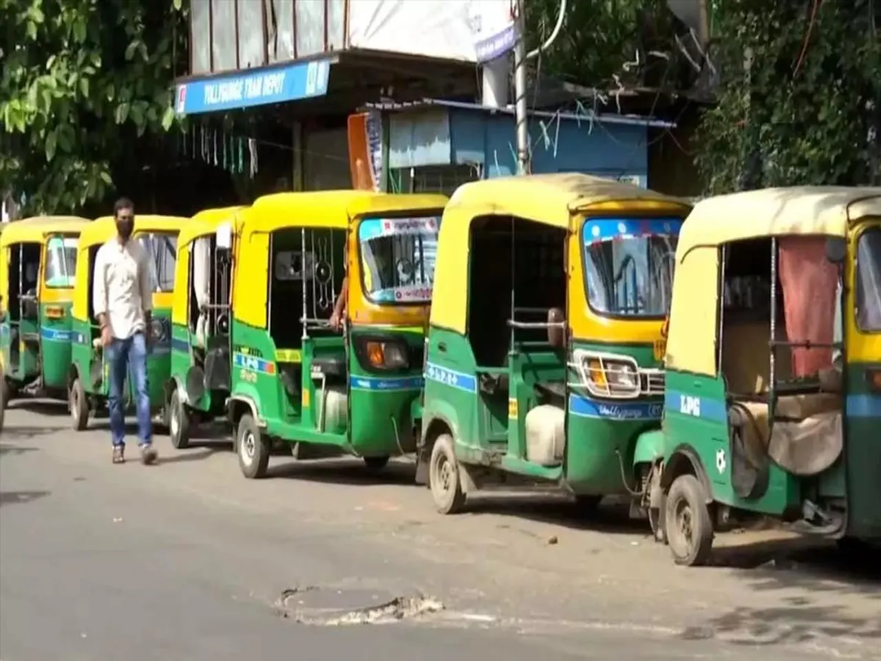 অটোর রুটেও বহিরাগত-তরজা