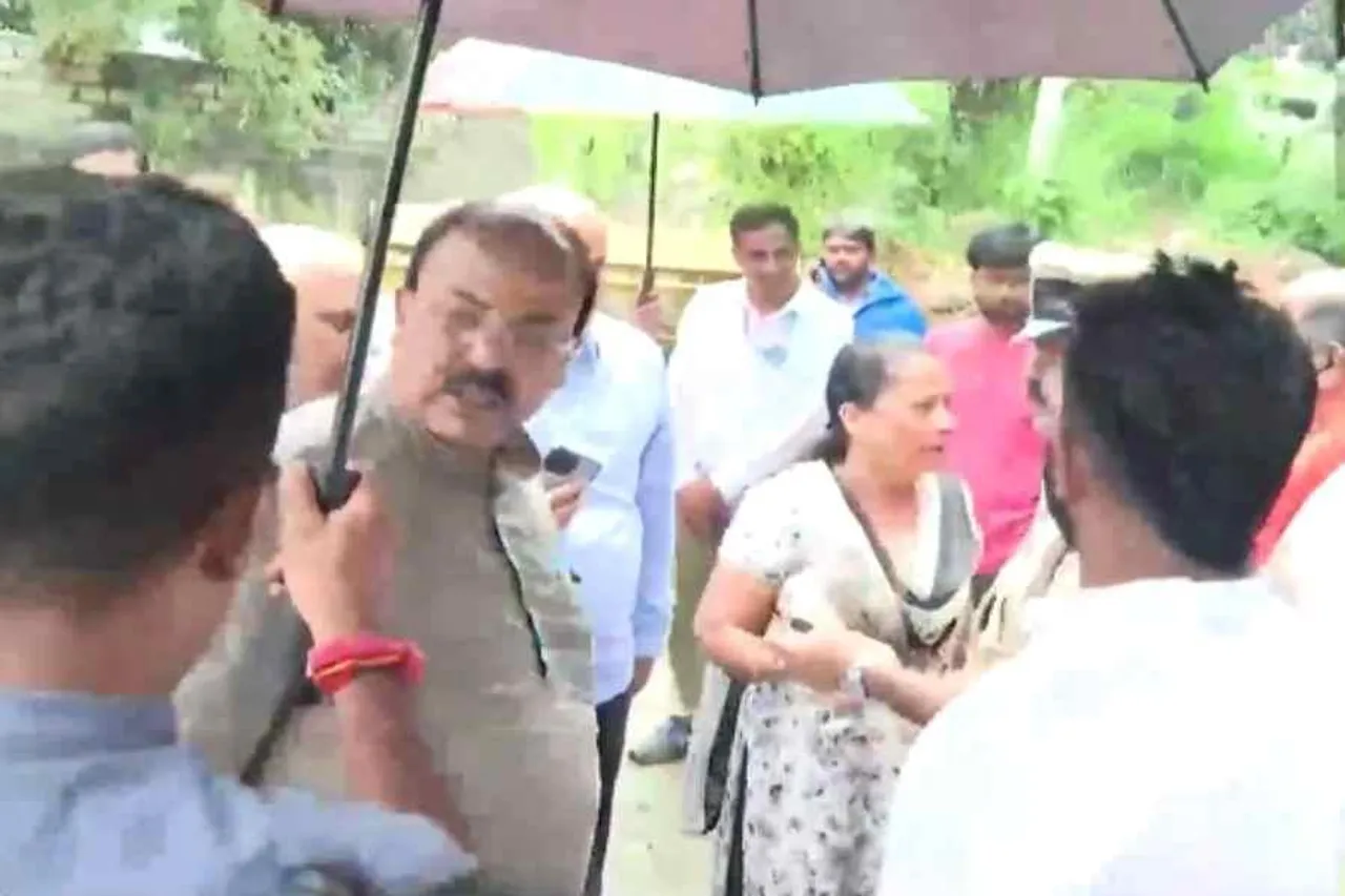 মহিলার সঙ্গে দুর্ব্যবহার, ভাইরাল বিজেপি বিধায়কের ভিডিও