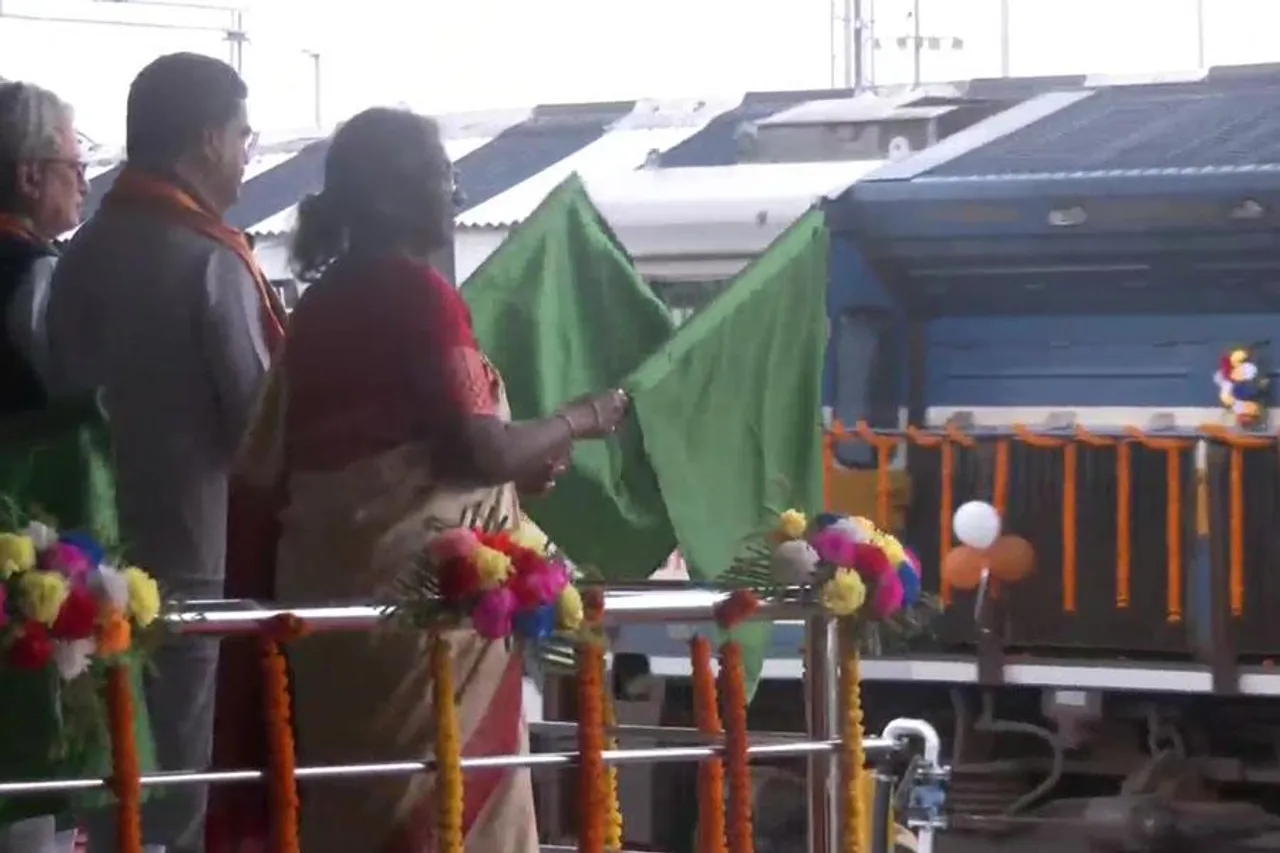 নতুন ট্রেন রুটের সূচনা করলেন রাষ্ট্রপতি