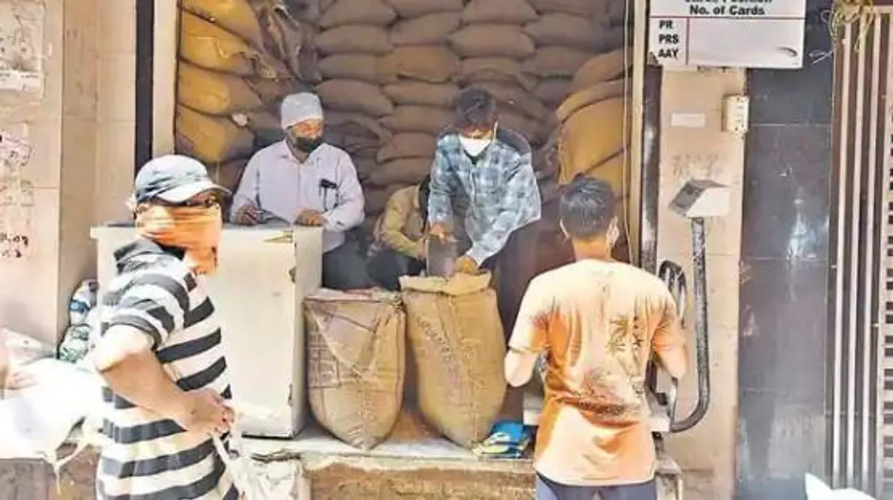 জুলাই থেকে আধার কার্ড দেখালেই মিলবে রেশন, সিদ্ধান্ত ডিলারদের