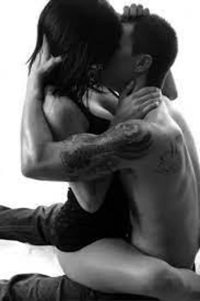 স্বামীকে দিন শরীরী সারপ্রাইজ