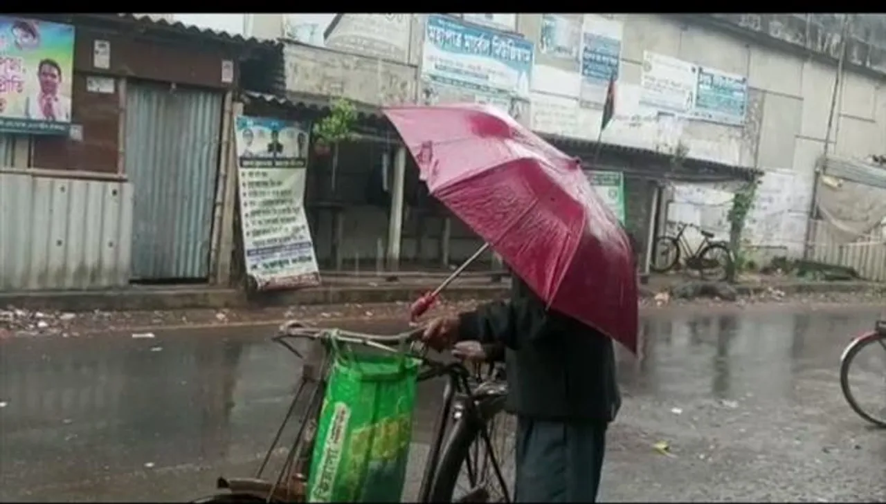ঝিরঝিরে বৃষ্টিতে ডেবরা