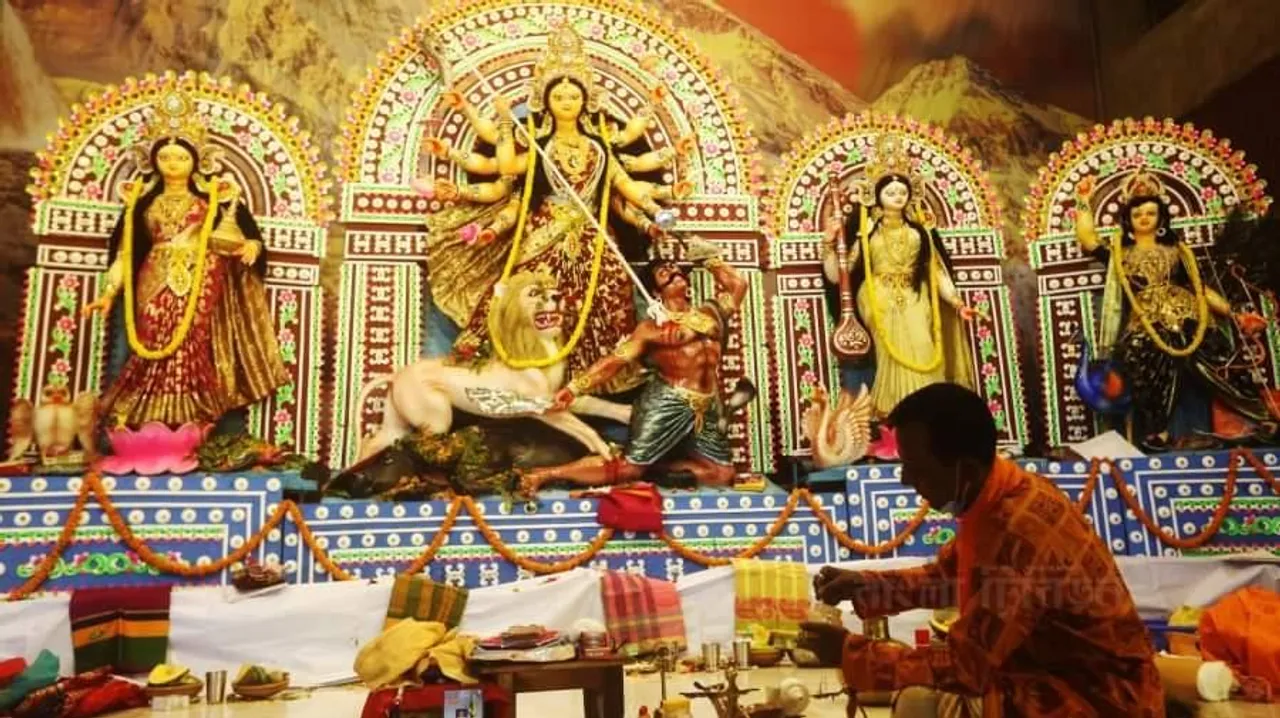 বাংলাদেশের মণ্ডপে মণ্ডপে এখন বিদায়ের সুর