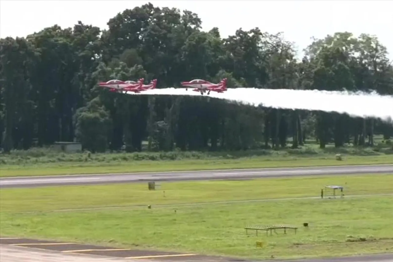 গুয়াহাটিতে এয়ার শো, আয়োজনে আইএএফের সূর্য কিরণ অ্যারোবেটিক ডিসপ্লে টিম