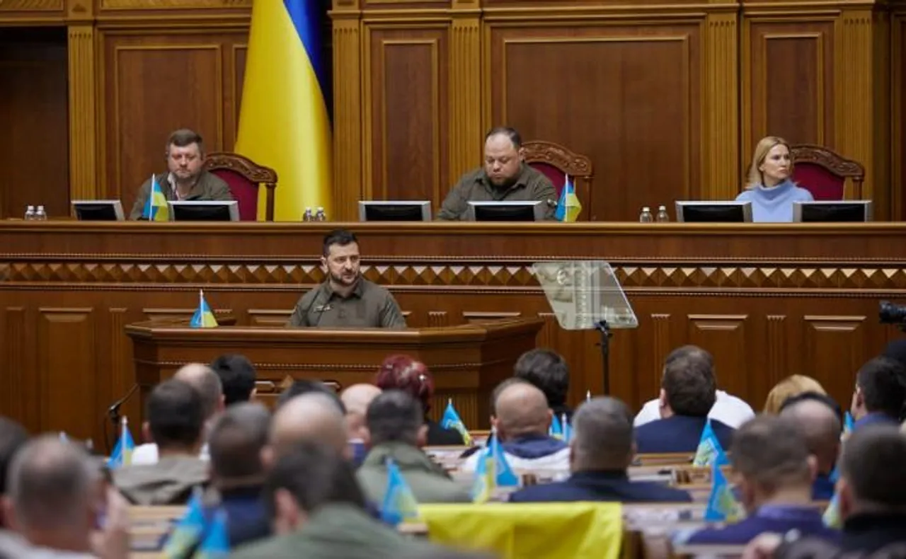 ইউক্রেনের পার্লামেন্টে সামরিক আইনের মেয়াদ আরও ৯০ দিন বাড়ানোর পক্ষে ভোট দিয়েছে