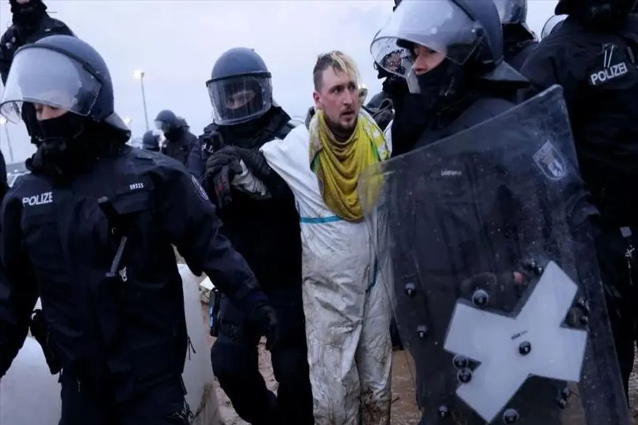 কয়লাখনি বন্ধের দাবিতে জার্মানিতে বিক্ষোভ