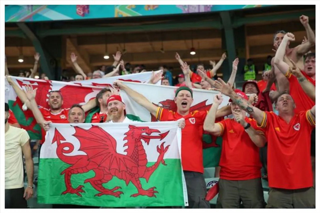 কাতার বিশ্বকাপ নিয়ে দোলাচলে ওয়েলস সমর্থকরা