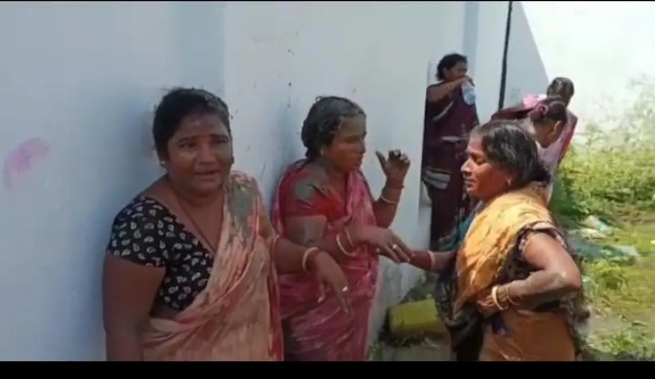 হাতেনাতে ধরে ৮ জন চোরকে গণধোলাই