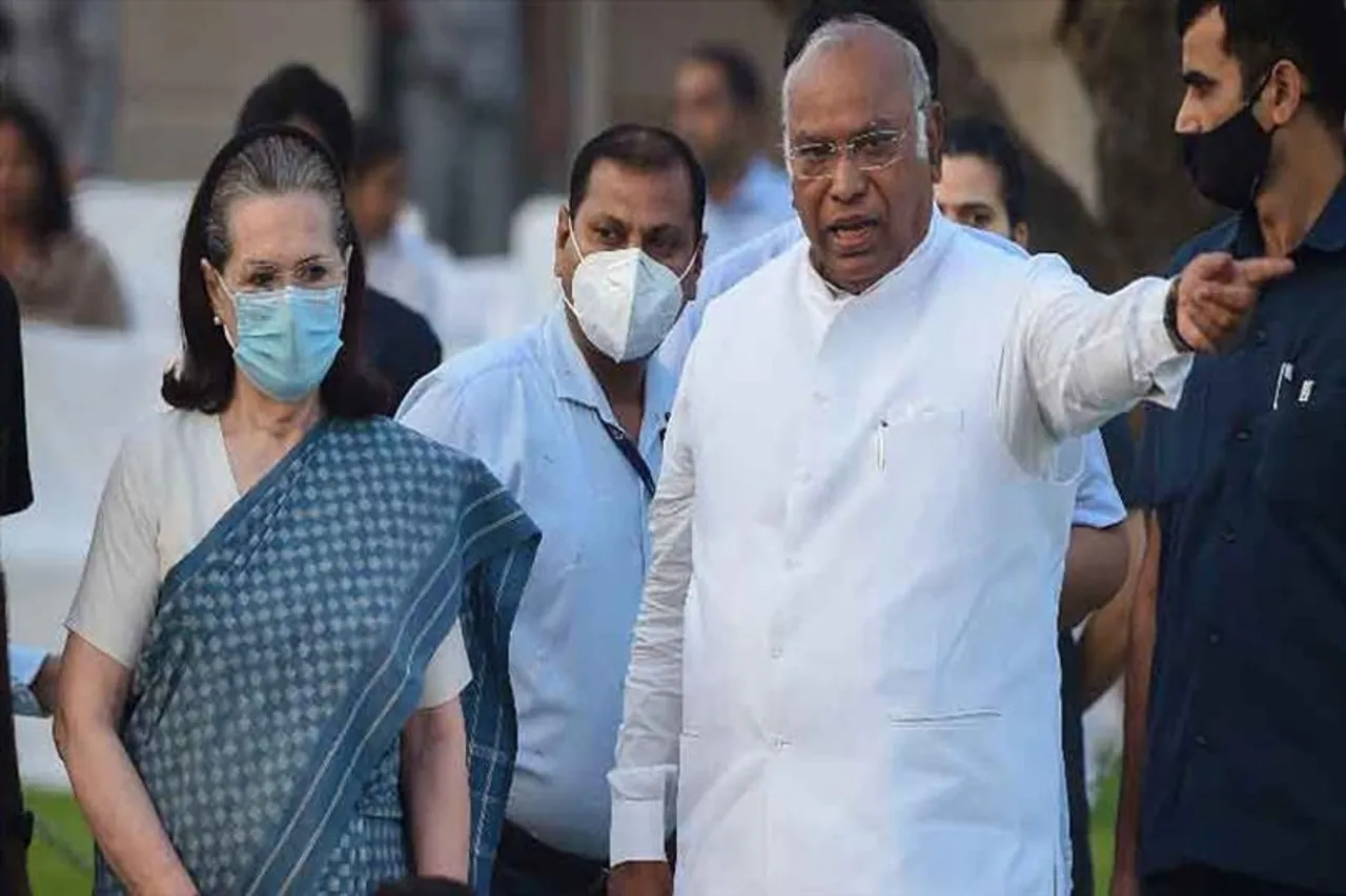 দলের  সভাপতি নির্বাচন নিয়ে গান্ধী পরিবার নিরপেক্ষঃ মল্লিকার্জুন খাড়গে