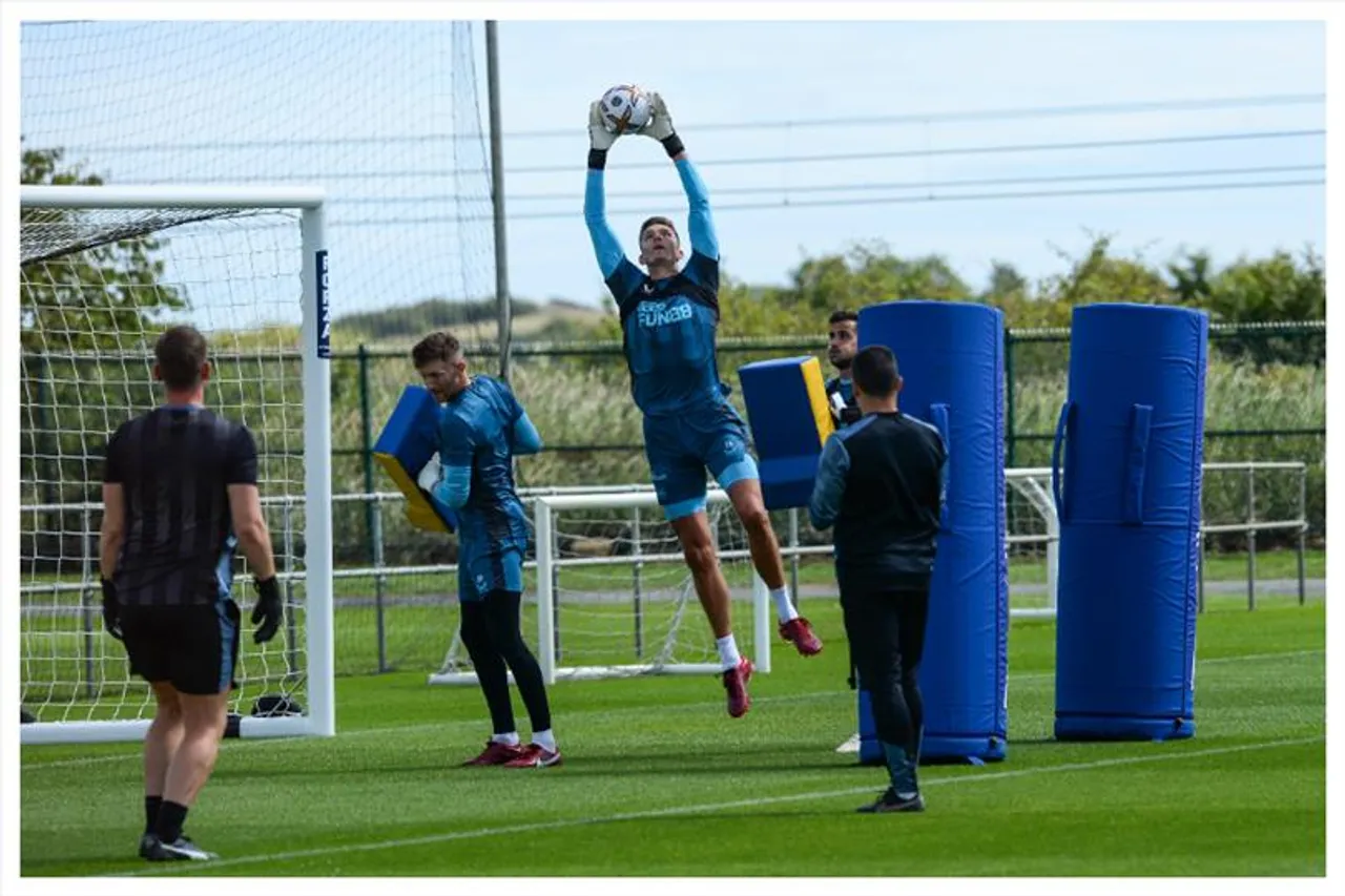 ক্যাসেল গোলরক্ষকের অভাবনীয় রেকর্ড