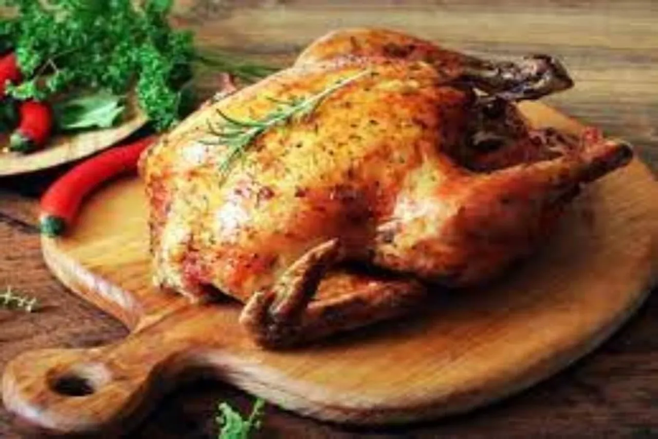 বাজারে এখনও ছাড়াও  মুরগির মাংসের দাম