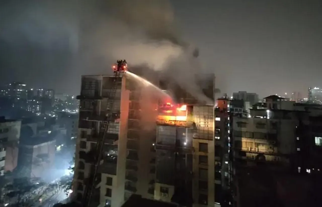 বাংলাদেশের গুলশান ভবনে আগুন