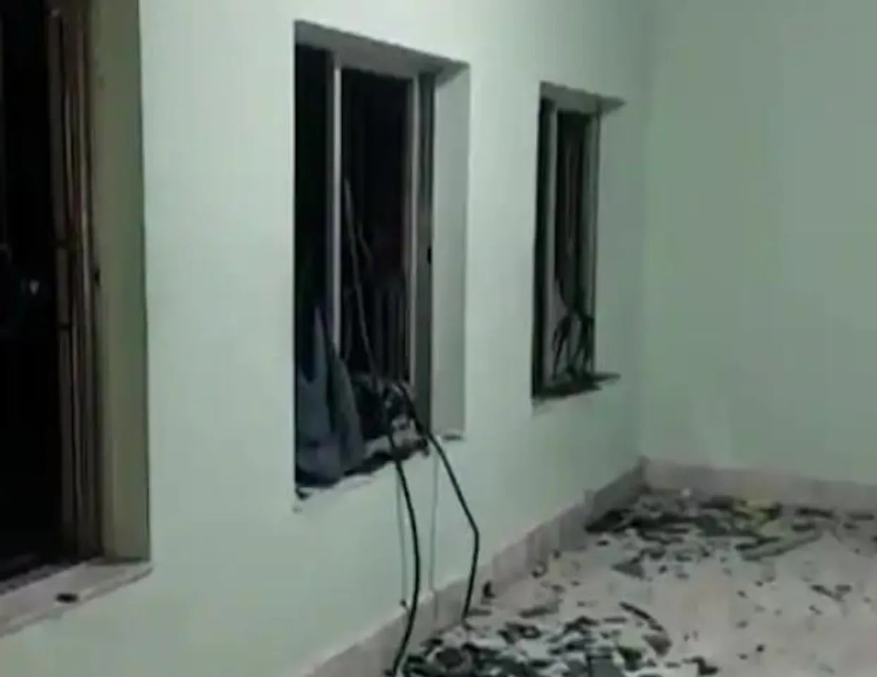 মেমারিতে মিশন অ্যাকাডেমির হোস্টেলে ঢুকে বহিরাগতদের তাণ্ডব