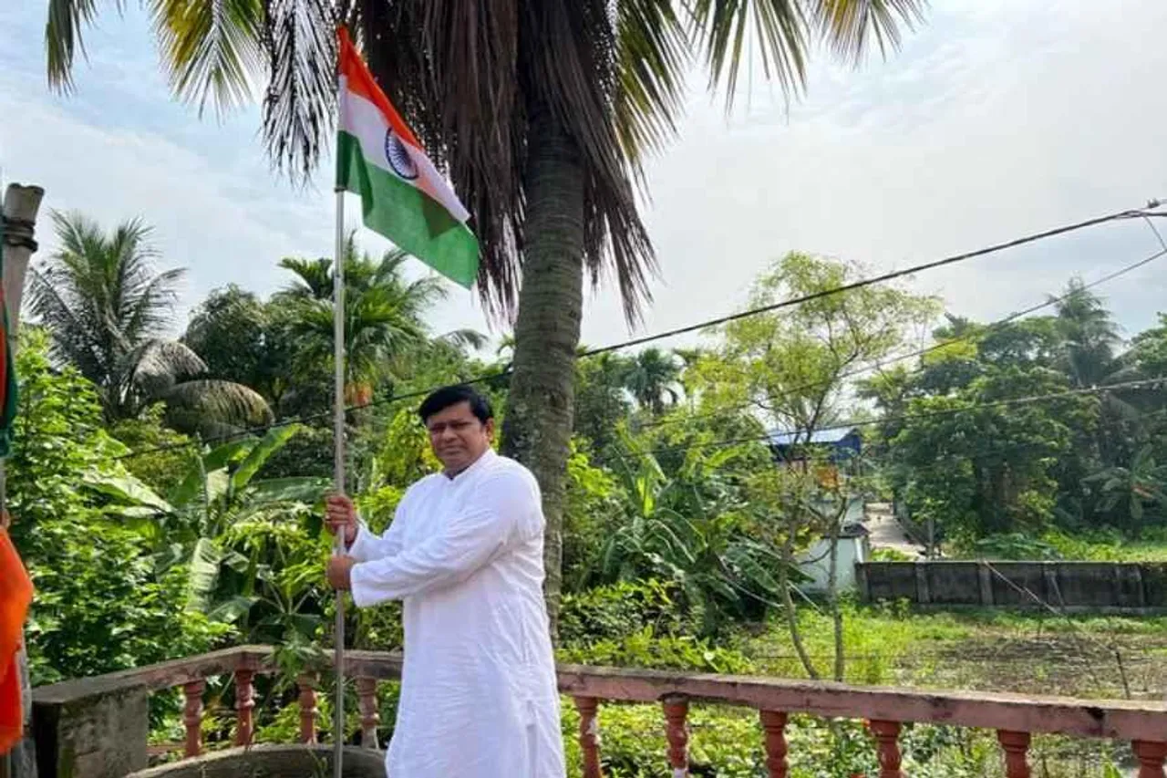 মুরলীধর সেন লেনে পতাকা উত্তোলন করলেন সুকান্ত মজুমদার