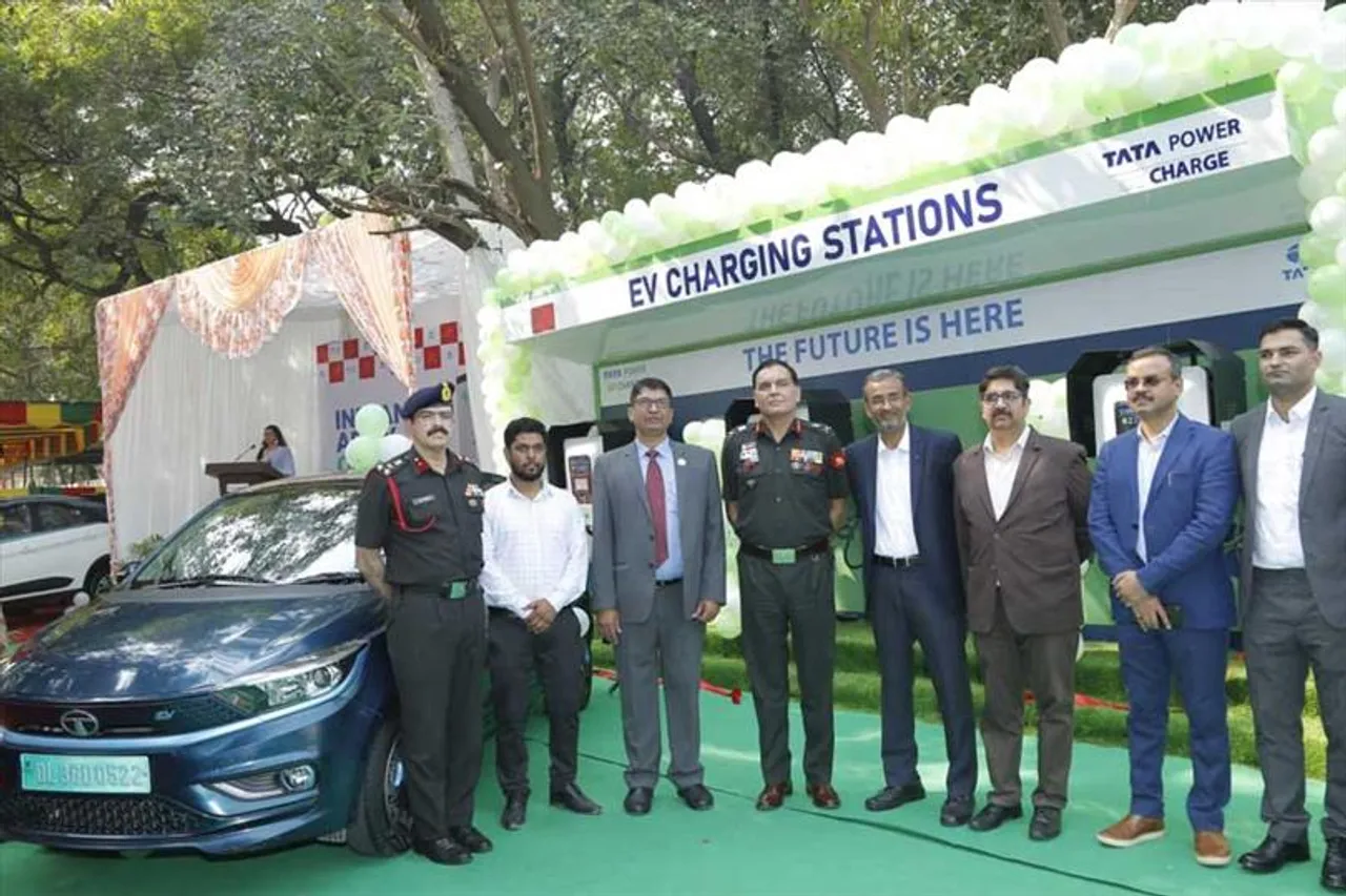 দিল্লি ক্যান্টনমেন্টে বৈদ্যুতিক গাড়ির চার্জিং পয়েন্টের উদ্বোধন হলো