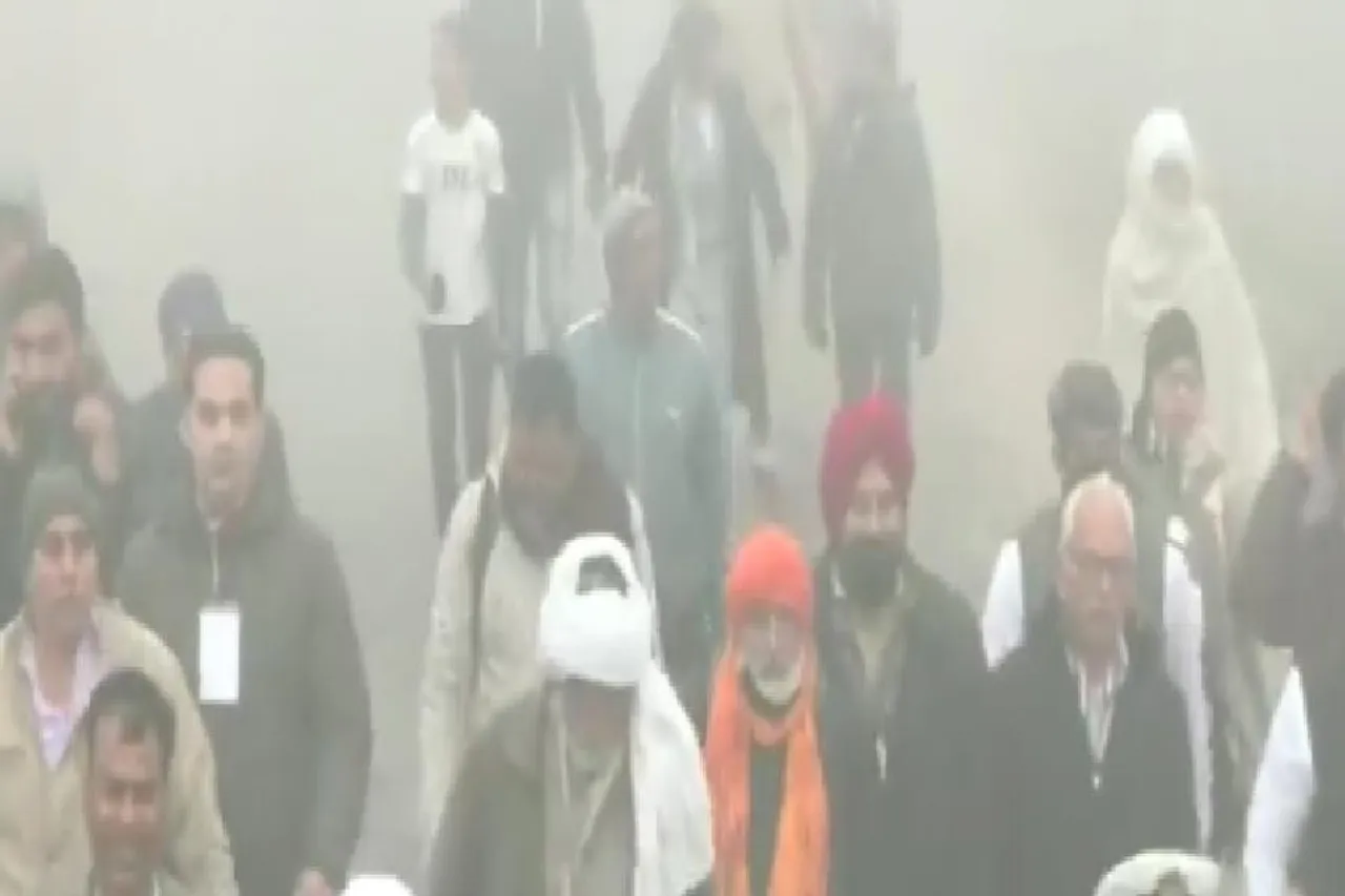 ঘন কুয়াশার মধ্যেই চলছে ভারত জোড়ো যাত্রা- দেখুন ভিডিও