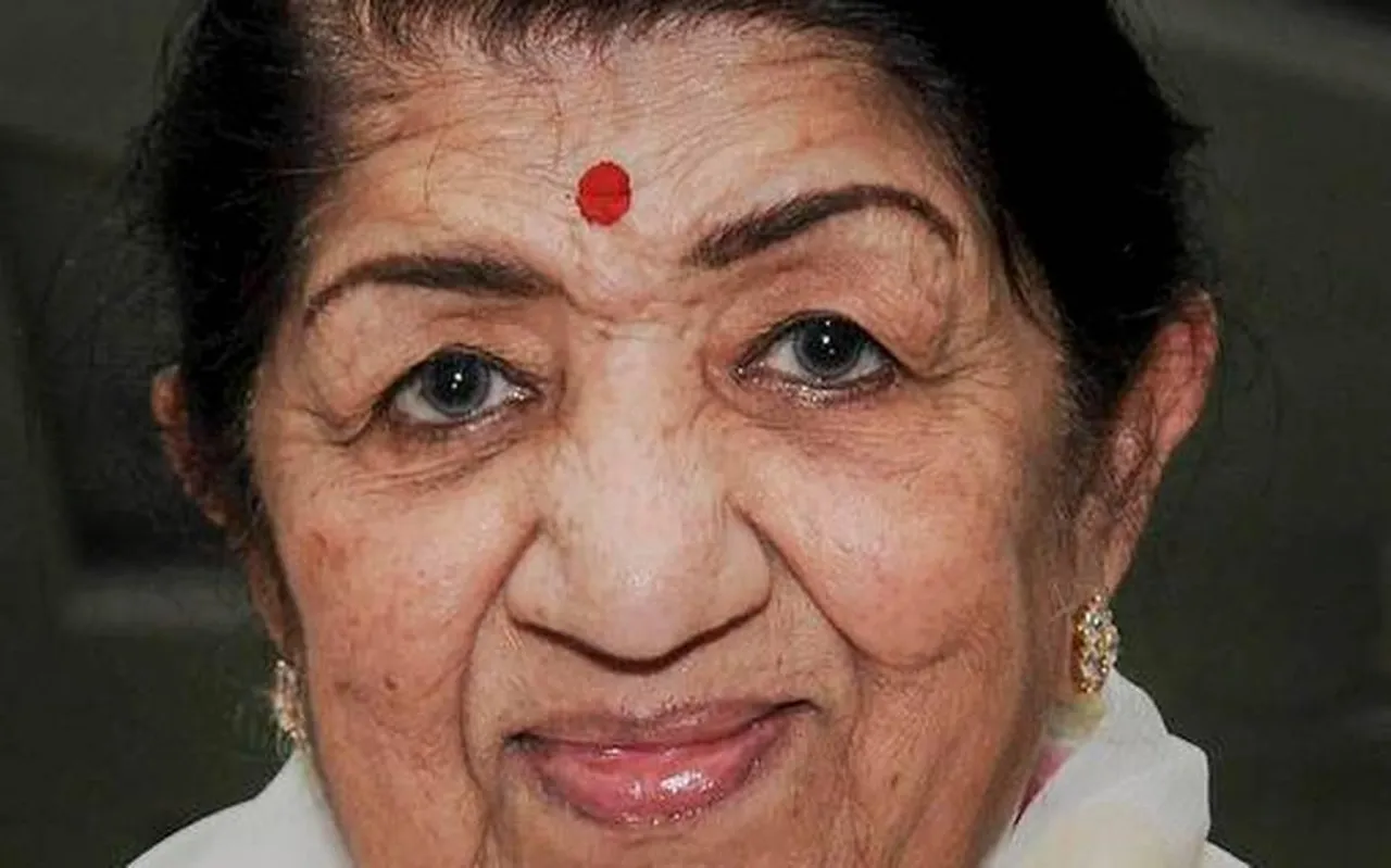 লতা মঙ্গেশকরের স্বাস্থ্য সামান্য উন্নতি