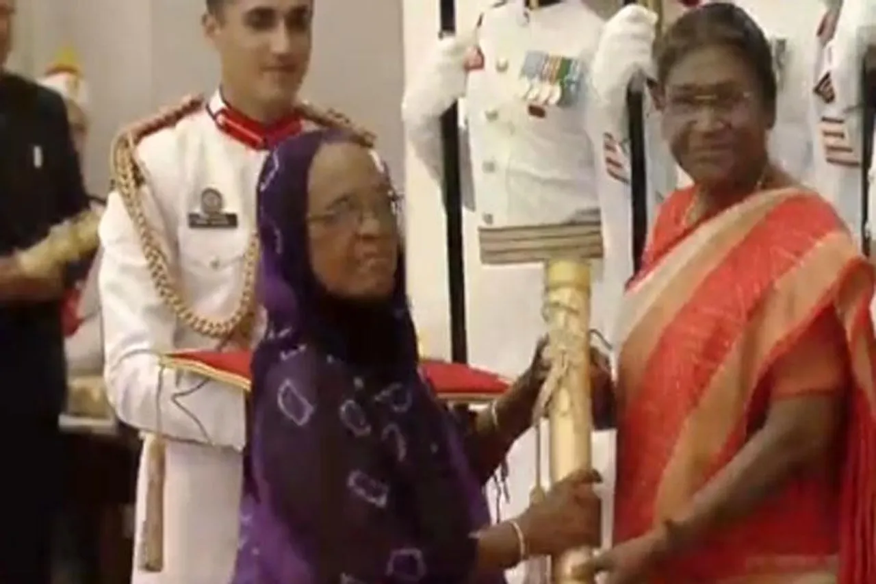 রাষ্ট্রপতির কাছ থেকে পদ্মশ্রী পুরস্কার গ্রহণ করলেন  হিরবাই ইব্রাহিম