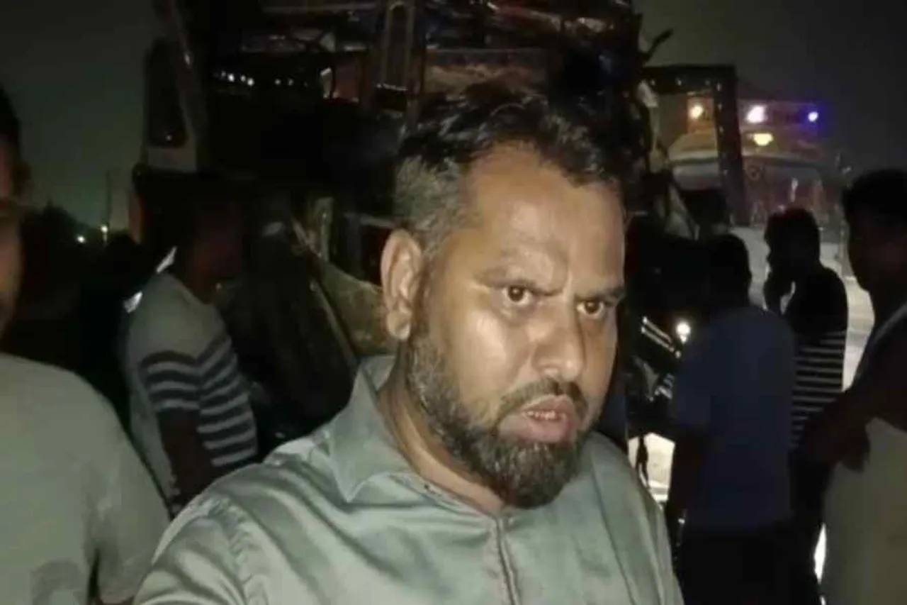 দুর্গাপুরে ভয়াবহ সড়ক দুর্ঘটনা, শুনুন প্রত্যক্ষদর্শীর বক্তব্য