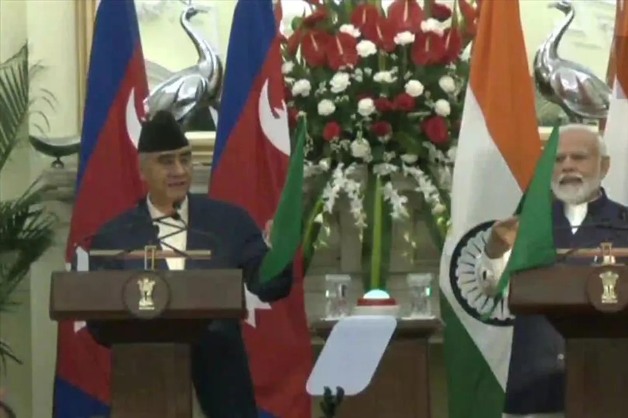 আন্তঃসীমান্ত যাত্রীবাহী ট্রেন পরিষেবার উদ্বোধন করলেন মোদি ও দেউবা