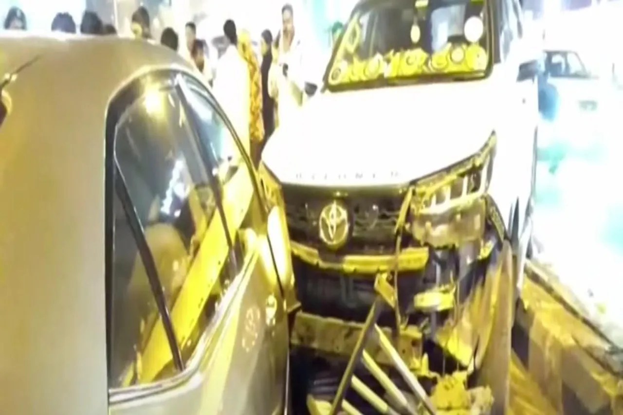 বেপরোয়া গতি, দূর্ঘটনার শিকার তৃণমূল নেতা আরাবুল ইসলামের ছেলের গাড়ি