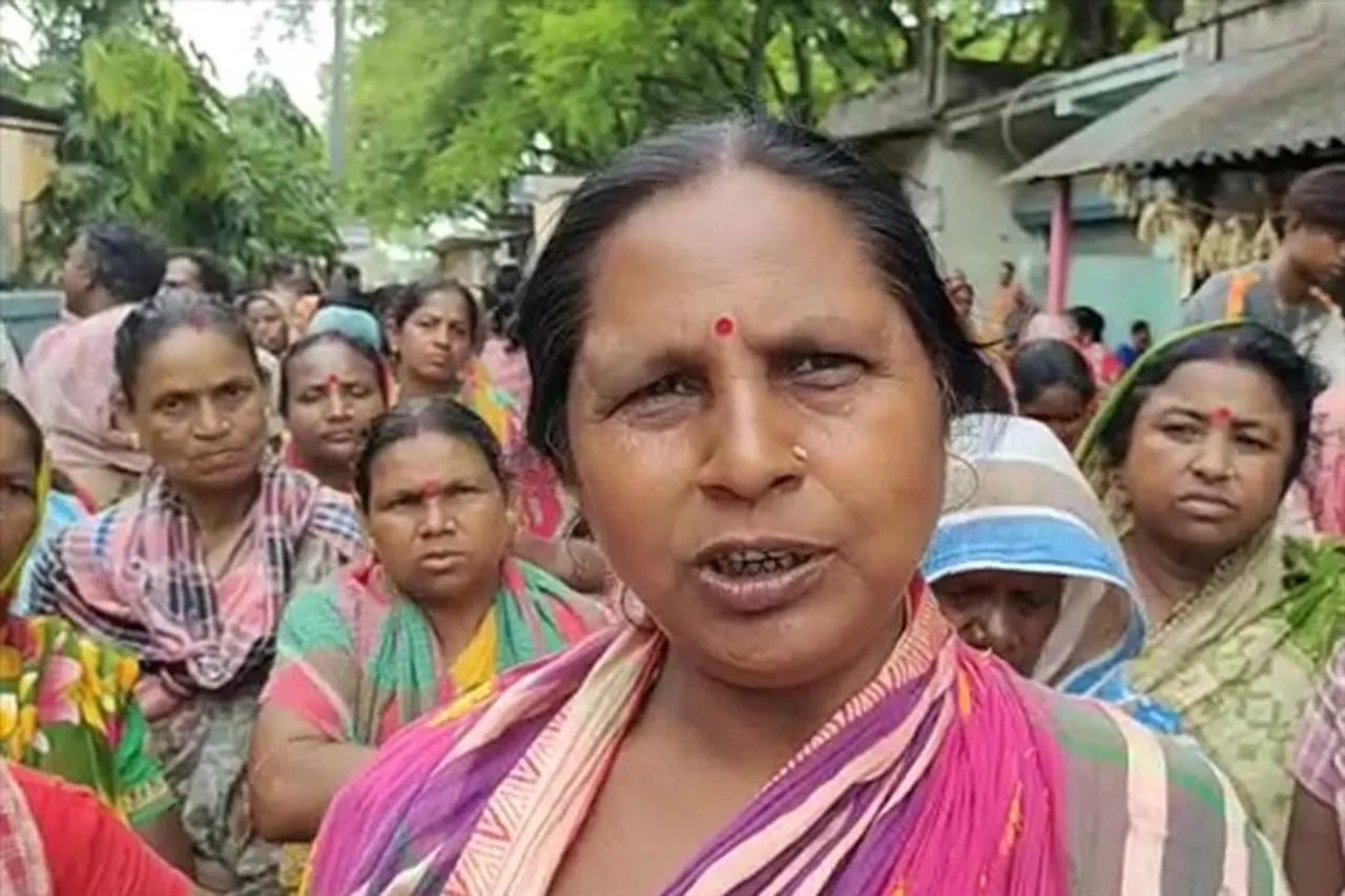 গ্রাম পঞ্চায়েত কার্যালয় ঘেরাও ১০০ দিনের কর্মীদের, শুনুন স্থানীয়দের বক্তব্য