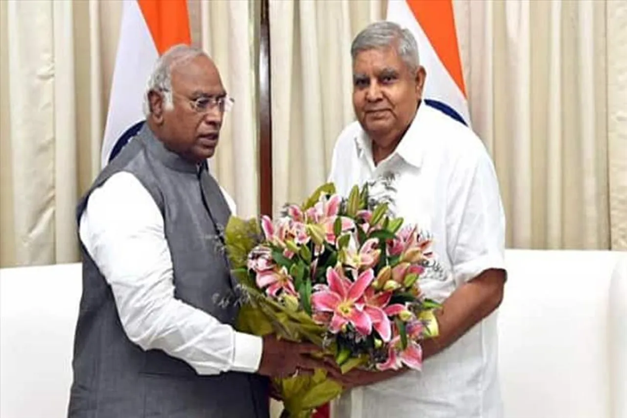 ইস্তফা দিলেন মল্লিকার্জুন খাড়গে