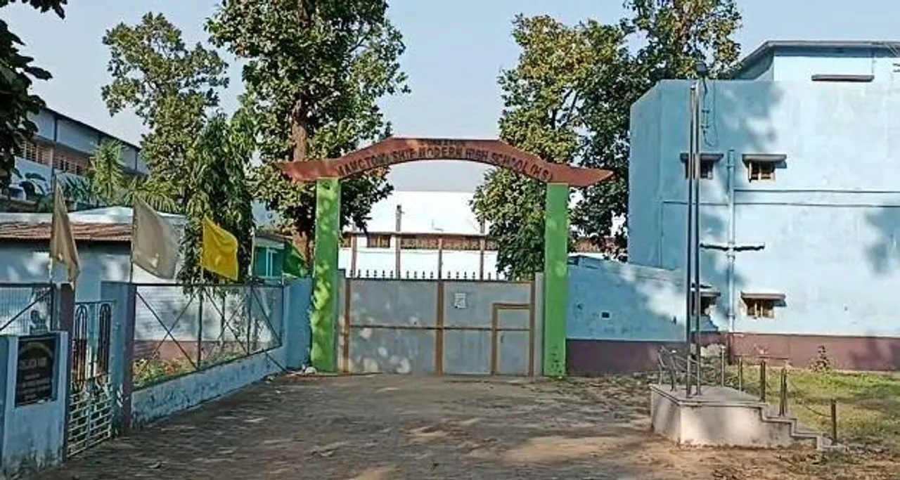 এমএমসি'র মডার্ন স্কুলে চুরি