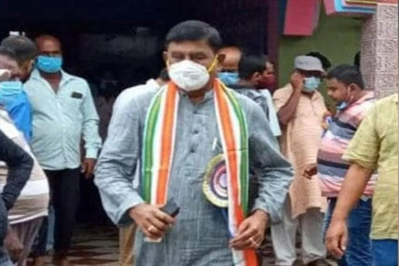 CBI: রাত ৮টার মধ্যে হাজিরার নির্দেশ মানিককে