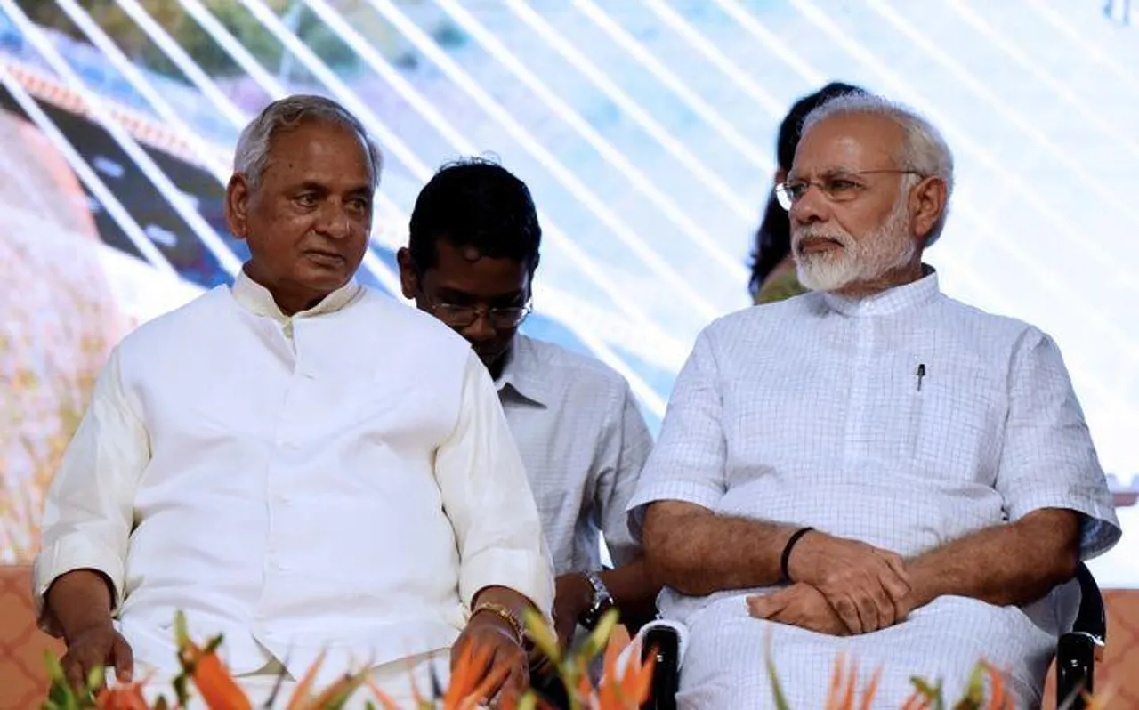 শেষ শ্রদ্ধা জানাতে প্রাক্তন মুখ্যমন্ত্রীর বাড়িতে প্রধানমন্ত্রী