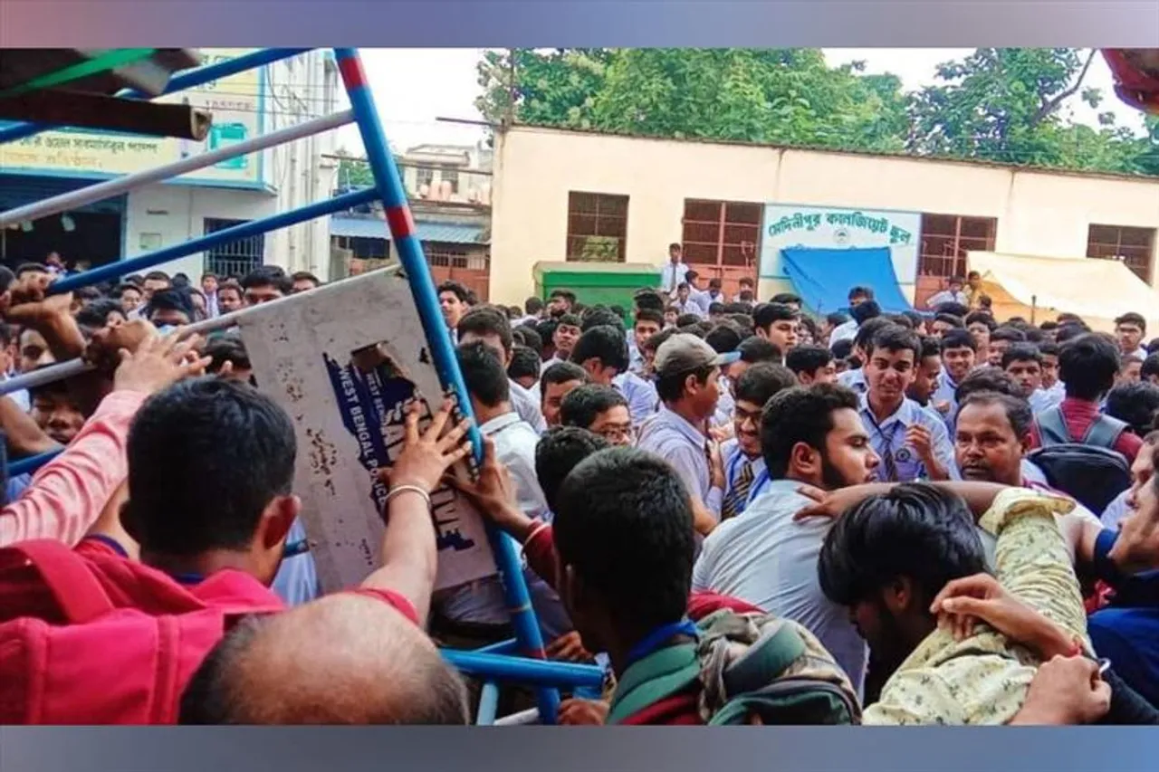 জখম স্কুলের ছাত্ররা, দুই শিক্ষা প্রতিষ্ঠানের মধ্যে প্রকাশ্যে লড়াই!