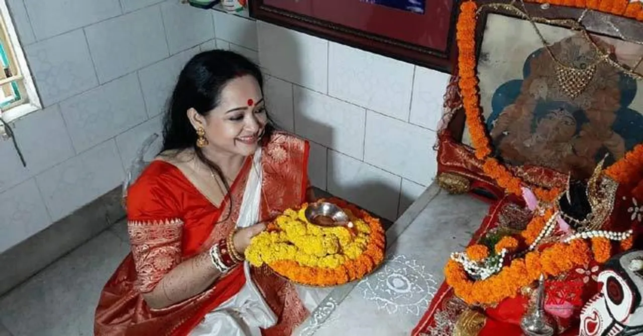 লক্ষীপুজোয় অপরাজিতা আঢ্য