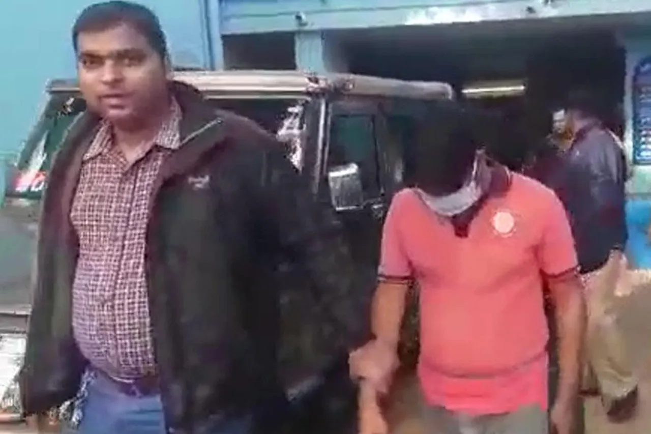 প্রায় ২৫ কেজি গাঁজা সমেত গ্রেফতার ২