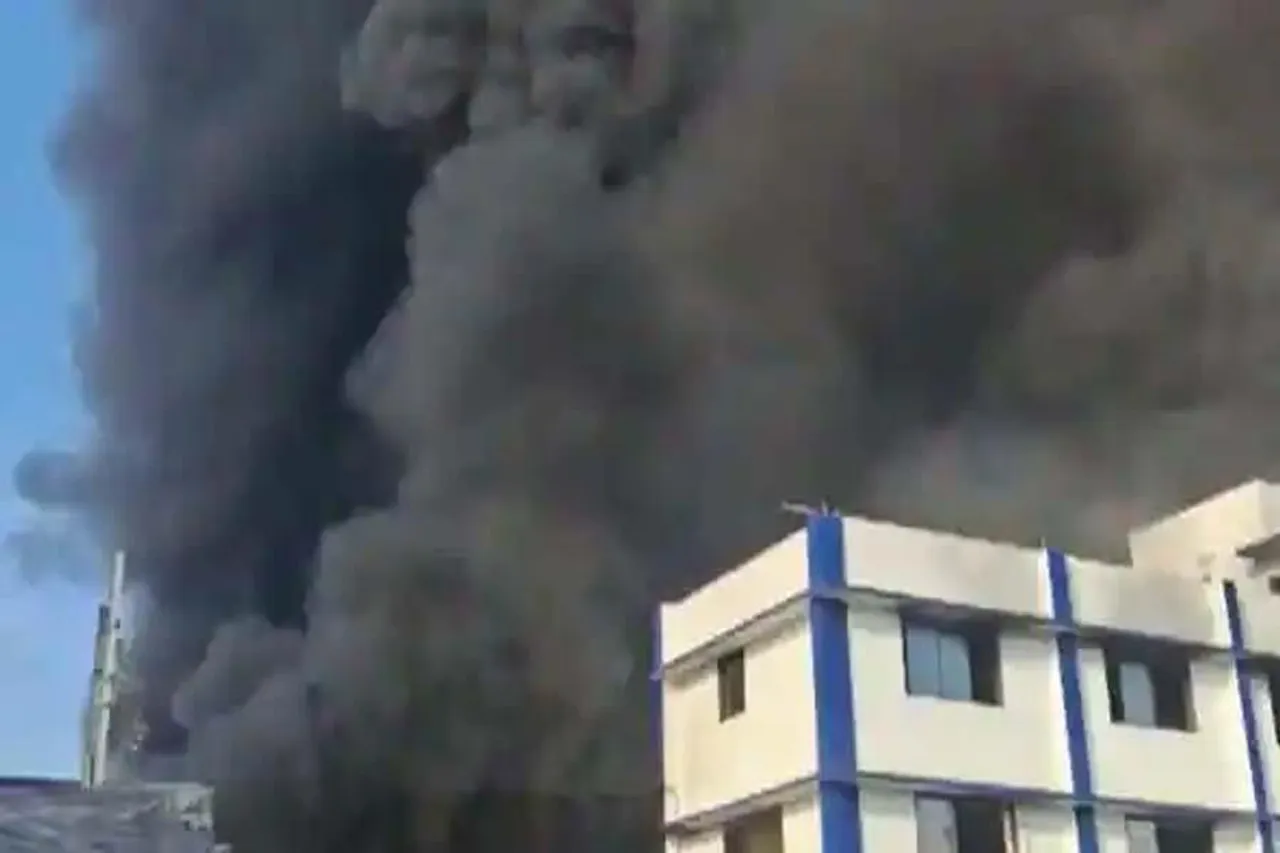 প্যাকেজিং কারখানায় ভয়াবহ আগুন, রাজ্যে হুলুস্থুলু কাণ্ড