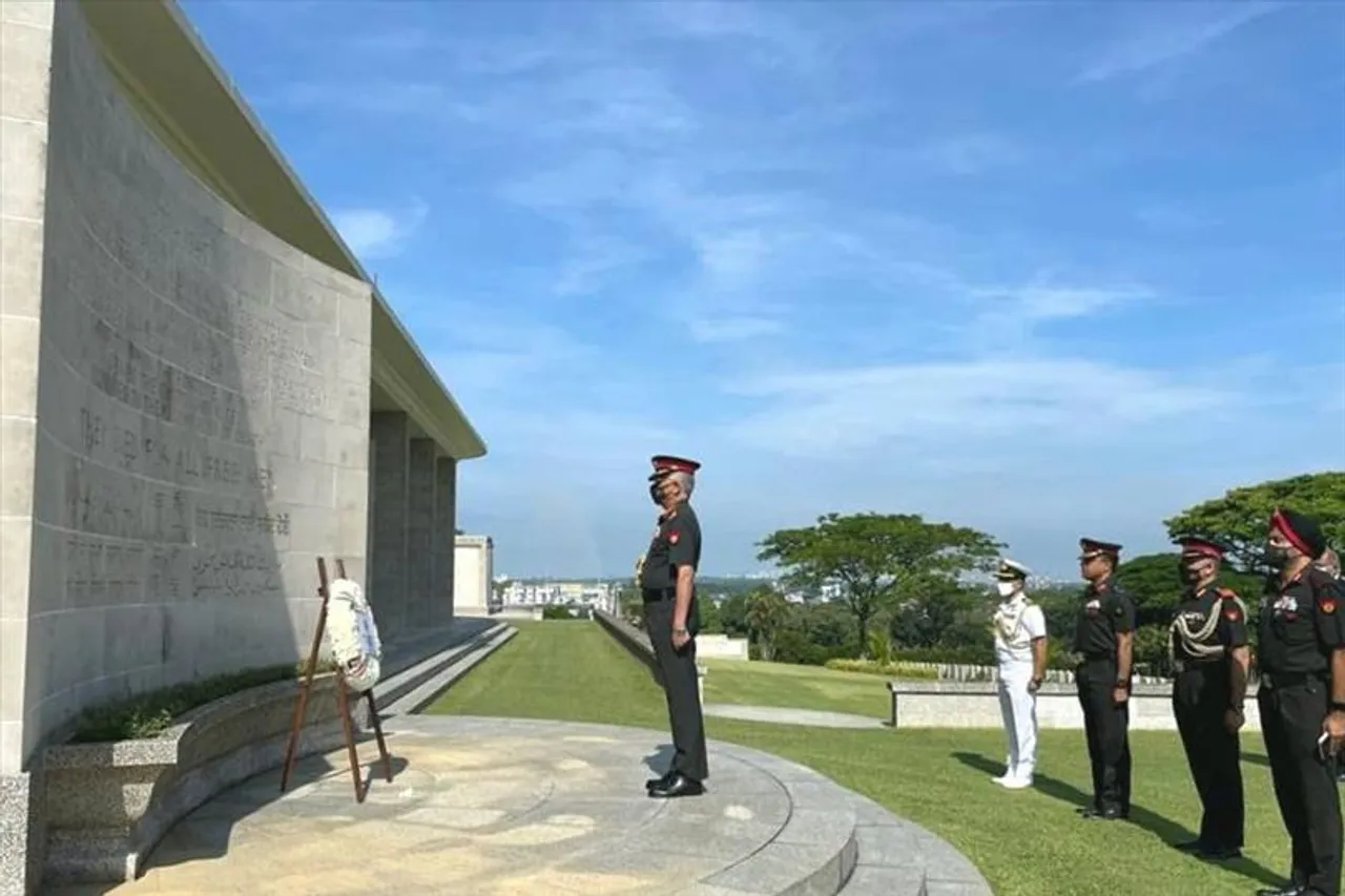 সিঙ্গাপুর সফরে সেনাপ্রধান নারাভানে