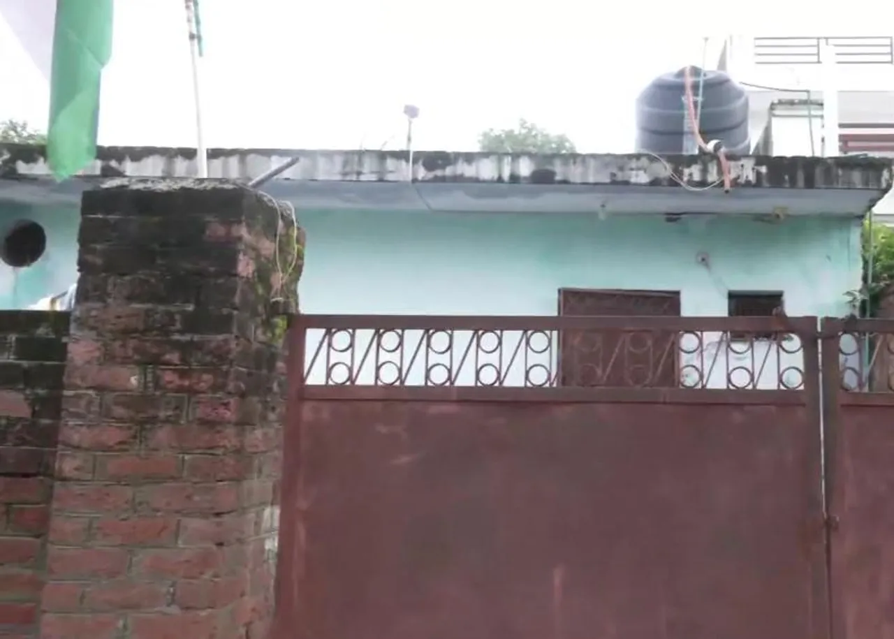 জম্মু-কাশ্মীরঃ বাড়ির ভিতর থেকে উদ্ধার পরিবারের ৬ সদস্যের মৃতদেহ