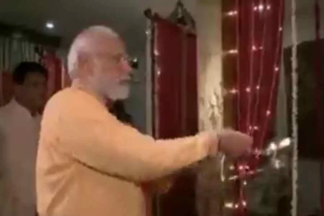 পীযূষ গোয়েলের বাসভবনে গণেশ চতুর্থী উদযাপন করলেন নরেন্দ্র মোদী, দেখুন ভিডিও