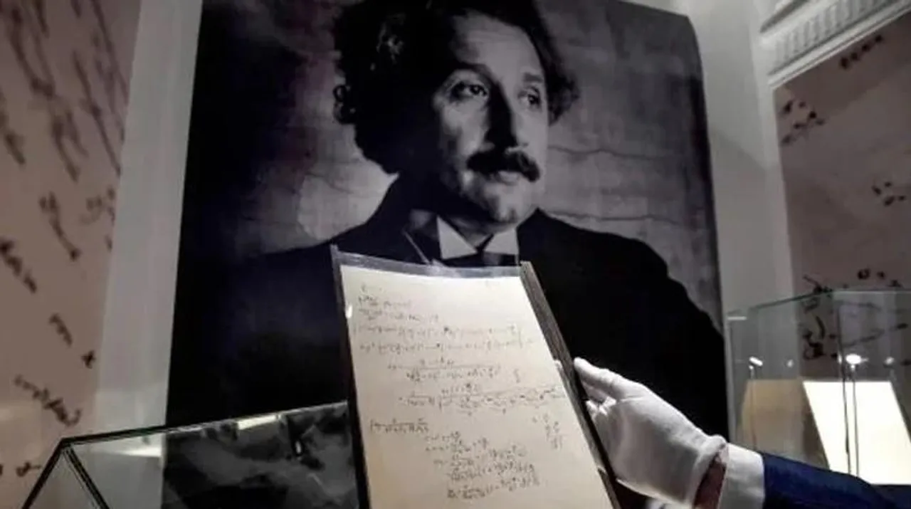 ব্রিটেনে রেকর্ড দামে বিকোল আইনস্টাইনের পাণ্ডুলিপি!