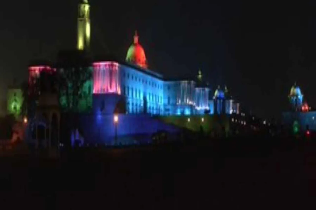 রঙিন ভাবে সাজিয়ে তোলা হল রাষ্ট্রপতিভবন