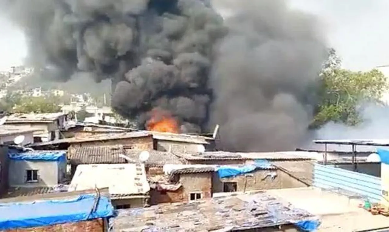 মহারাষ্ট্রে বিধ্বংসী আগুন, ঘটনাস্থলে দমকলের ৮টি ইঞ্জিন