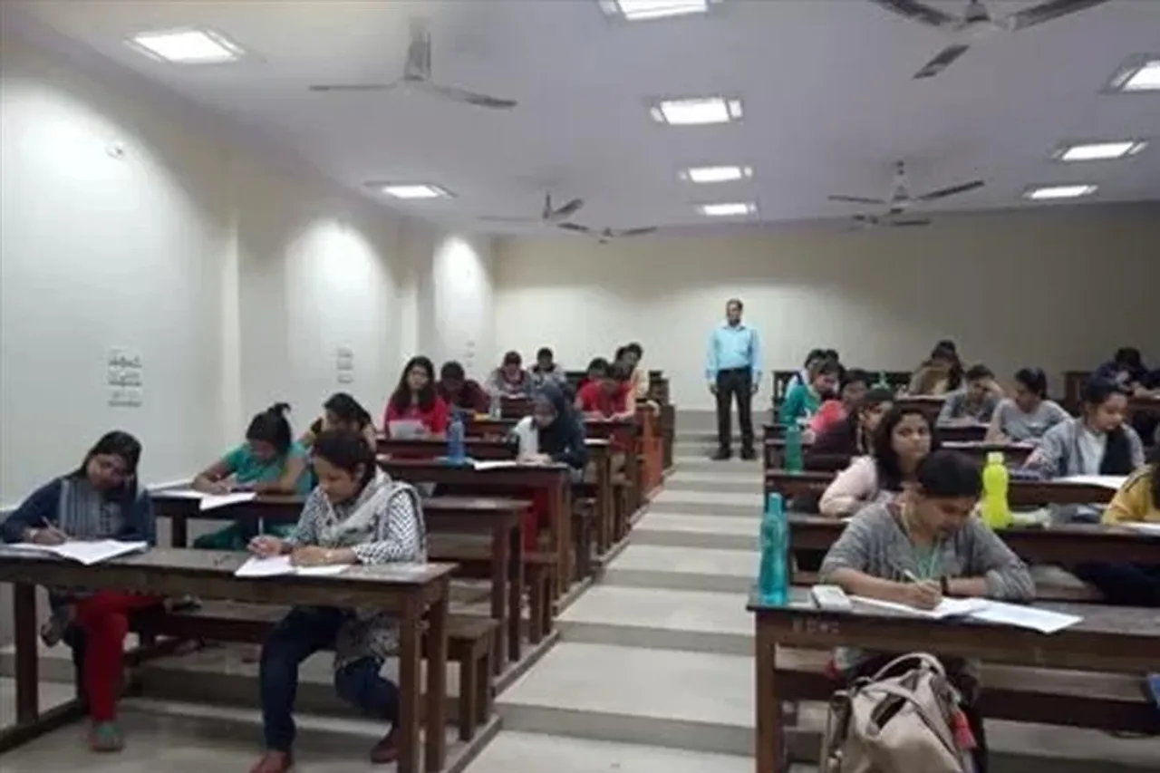 ডিএলএড কোর্সে ভর্তি প্রক্রিয়ায় বাড়ল অন্তর্বর্তী স্থগিতাদেশের মেয়াদ