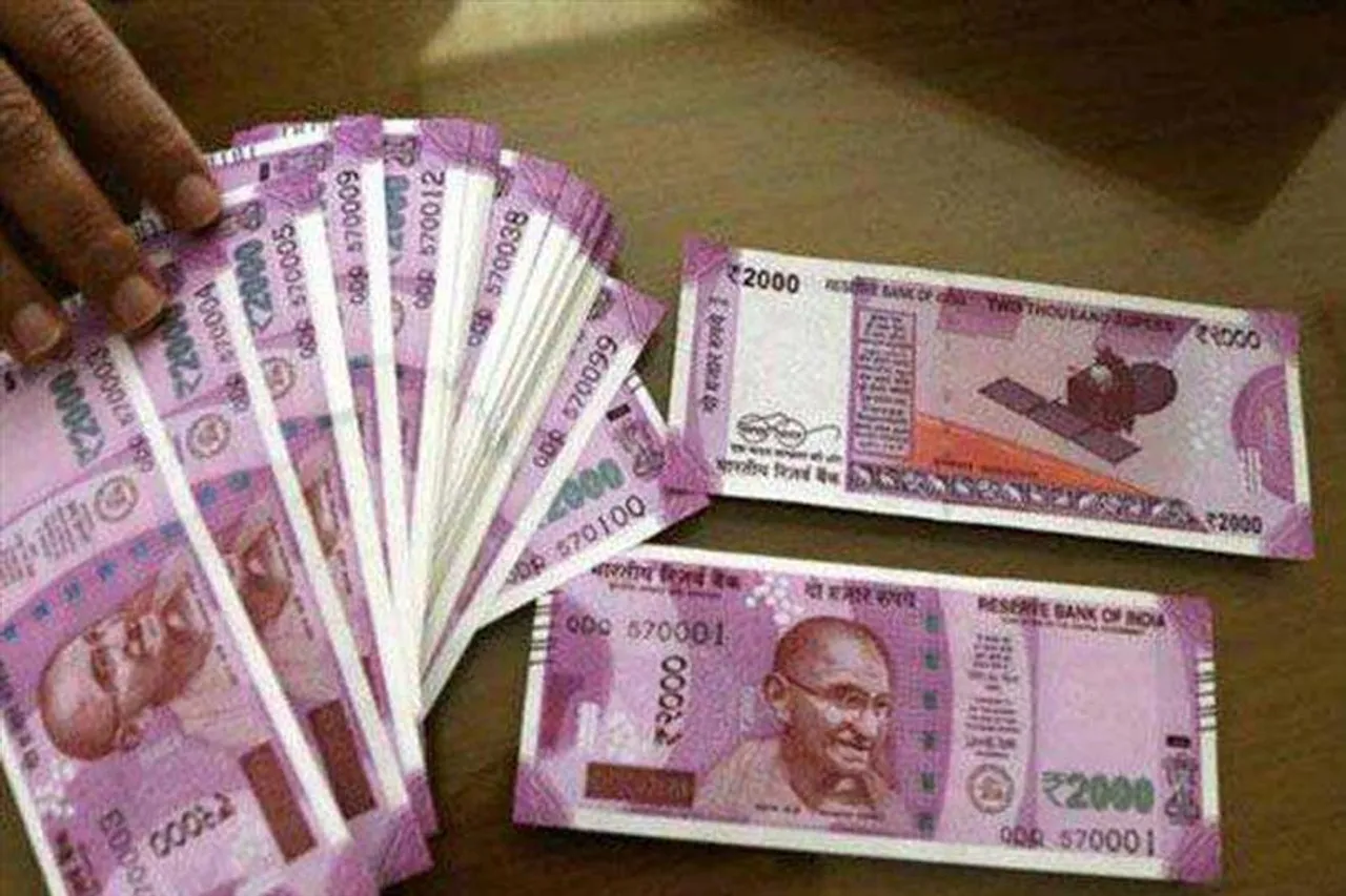 ২০০০ টাকার নোট নিয়ে বিস্ফোরক তথ্য দিলেন বিজেপি সাংসদ