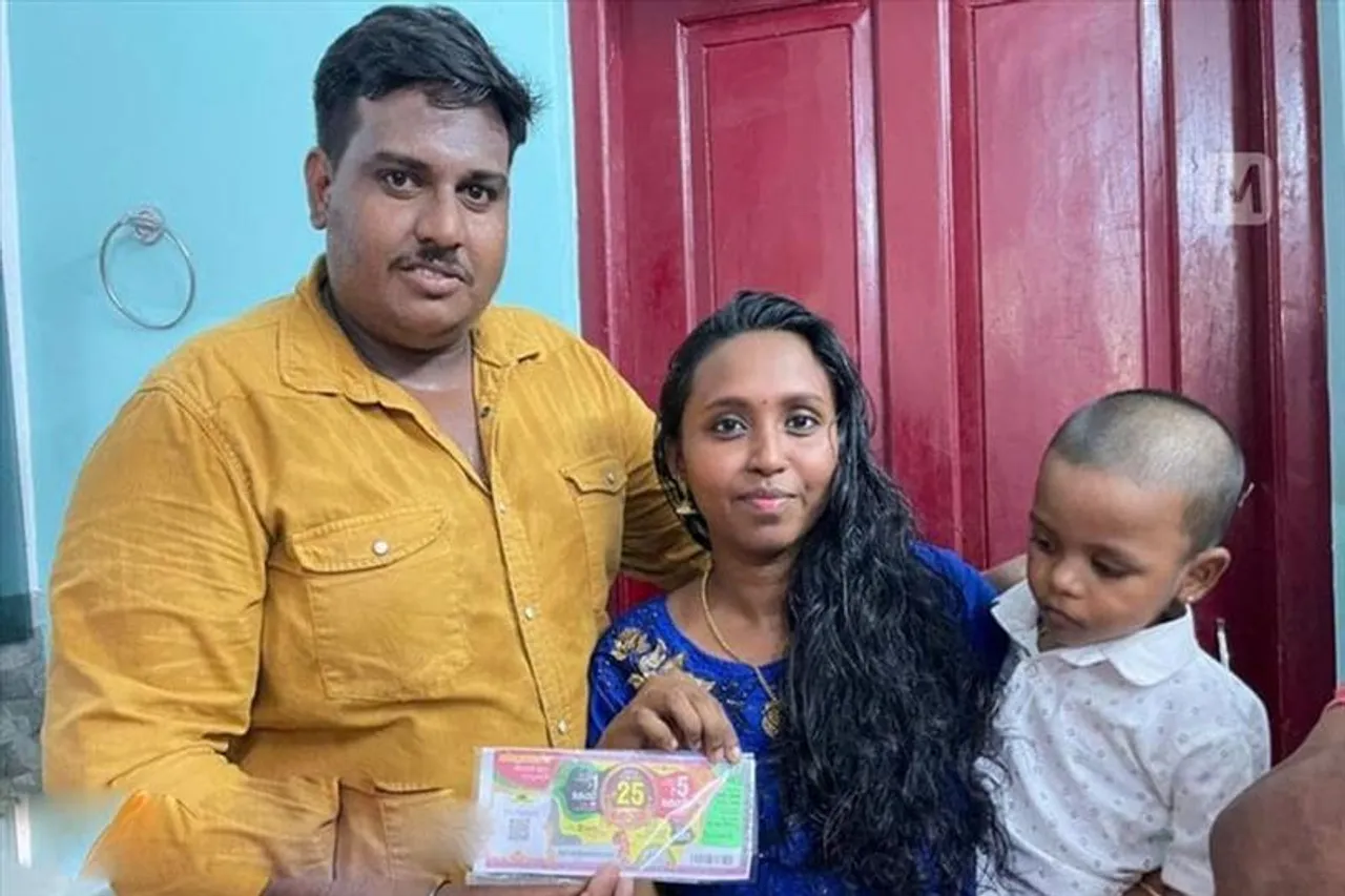 ২৫ কোটি টাকার লটারি জিতলেন অটো ড্রাইভার