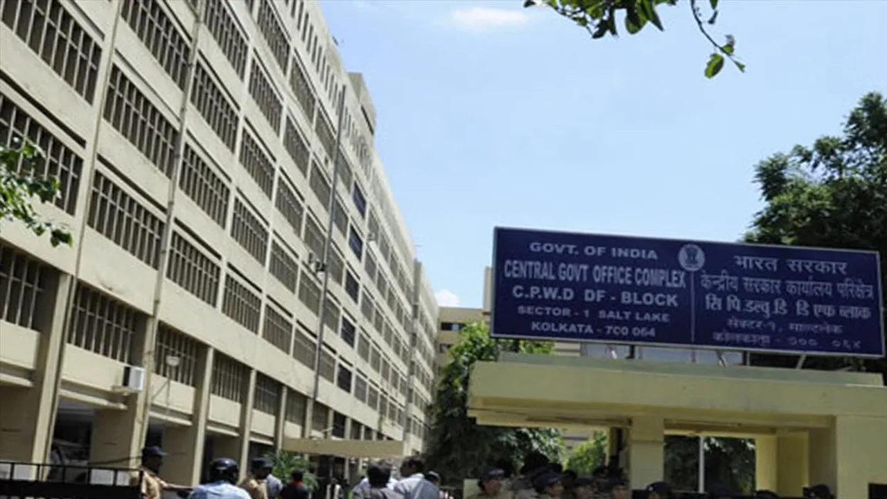 এবার ইডির দফতরে করোনার হানা