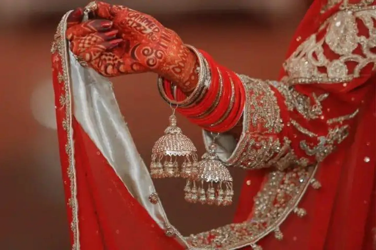 নিজেকেই বিয়ে করতে চলেছেন ২৪ বছর বয়সী এক মহিলা