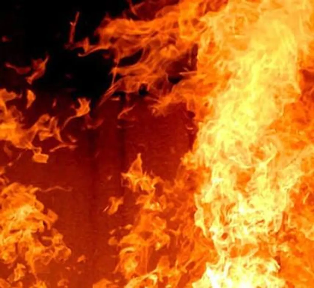 কলকাতায় ফের অগ্নিকাণ্ড, ঘটনাস্থলে দমকলের ৩টি ইঞ্জিন