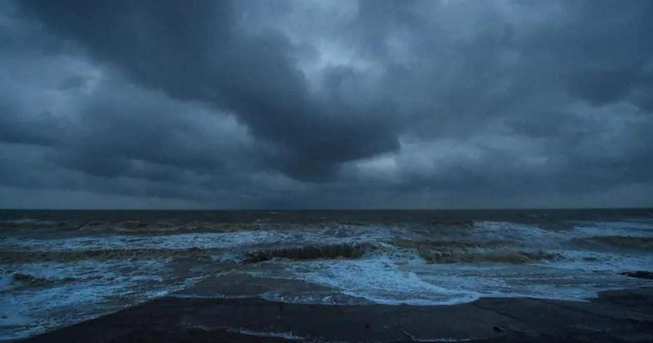 ধেয়ে আসছে গুলাব, নিরাপদ স্থানে সরানো হল হাজার হাজার মানুষকে