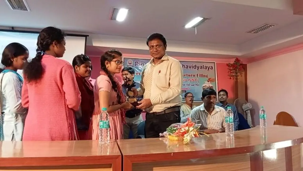 পিংলা কলেজে বিশেষ স্বল্প মেয়াদী স্বনির্ভর মূলক প্রশিক্ষন শিবির